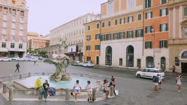 Ruas de Roma vista da janela de um carro. Ruas antigas de Roma. Uma viagem de carro pelas ruas de Roma — Vídeo de Stock