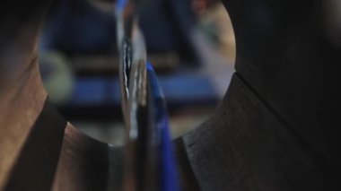 Modern bir fabrikada kablo üretimi. Kablolu pleksus yakın plan