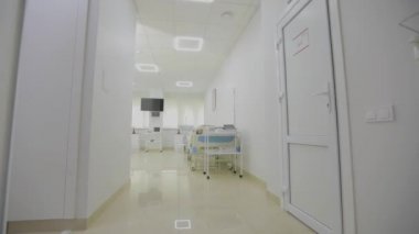 Hastane koğuşu içi. Hastanenin yeni modern odası. Modern bir klinikte yeni bir koğuş