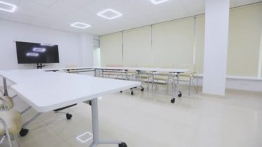 Yeni modern toplantı odası. Modern ofis içi. Boş toplantı odası. Parlak toplantı odası