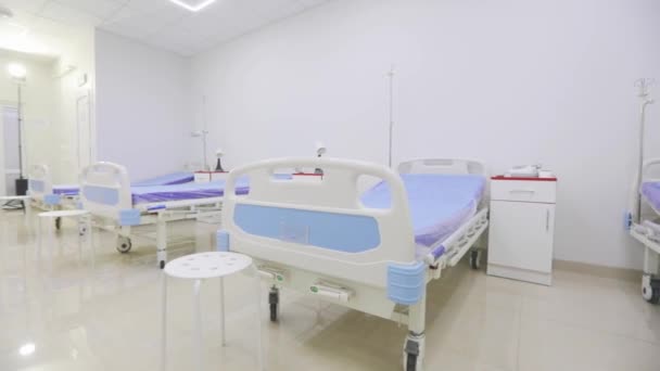 Sjukhusets interiör. Nytt modernt rum på sjukhuset. Ljusa nya avdelningen på en modern klinik — Stockvideo
