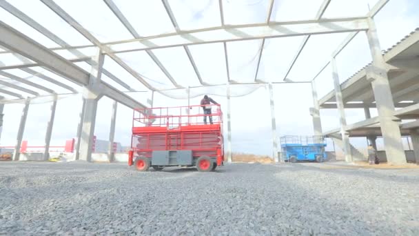 Estrutura de concreto armado em um dia ensolarado. estaleiro vazio em bom tempo — Vídeo de Stock