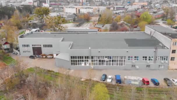 现代工厂大楼俯瞰全景.飞越一个现代化的工厂。现代工厂的外部 — 图库视频影像