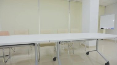 Yeni modern toplantı odası. Modern ofis içi. Boş toplantı odası. Parlak toplantı odası