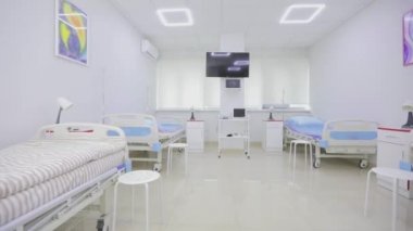 Hastane koğuşu içi. Hastanenin yeni modern odası. Modern bir klinikte yeni bir koğuş