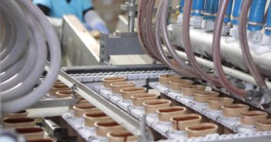 Dondurma üretimi. Modern dondurma fabrikası. Dondurmanın nasıl yapıldığını