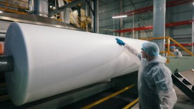 Spunbond üretimi. Spunbond üretim fabrikası. Vliseline üretim süreci. Spunbond Makinesi