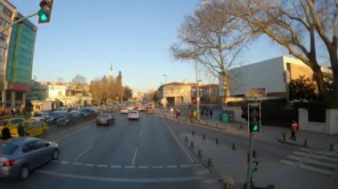 Arabanın camından İstanbul manzarası. İstanbul 'un eski şehrini dolaş. Trafik sıkışıklığı İstanbul