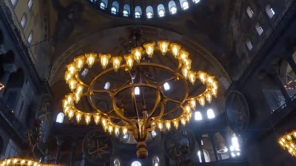 Teto da mesquita turca dentro. Belo interior de uma mesquita turca. iluminação mesquita — Vídeo de Stock