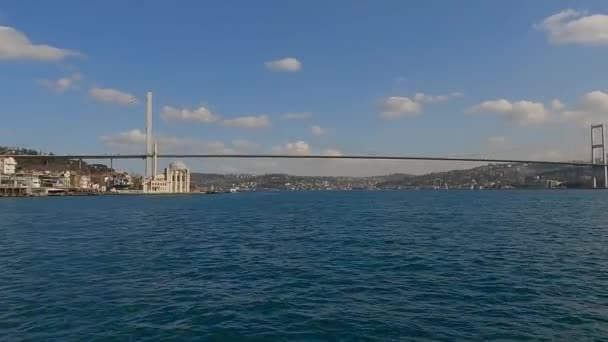Bosofry-Brücke. Hängebrücke über den Bosporus. Bosporus, Türkei. Blick auf den Bosporus — Stockvideo