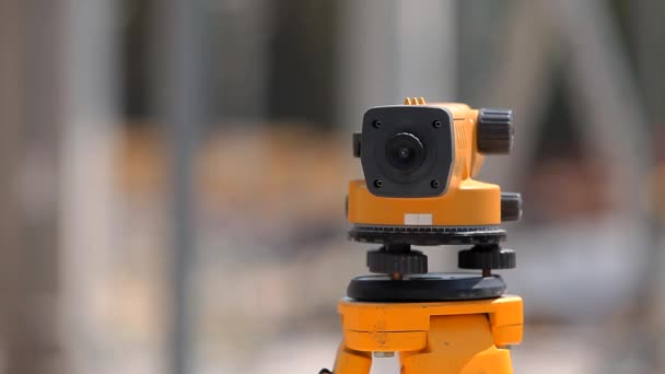 Professional total station. Construction equipment. Geodesy at a construction site — Stock Video