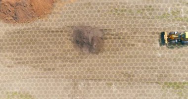 Modern buldozer, modern teknoloji görselleştirme. Grafikleri olan bir inşaat alanında modern buldozer. İnşaat endüstrisindeki modern teknolojilerin görselleştirilmesi.