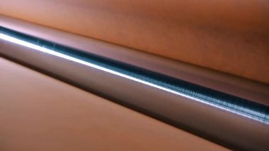 Spunbond üretim konveyör hattı. Modern Spunbond üretim fabrikası. Vliseline üretim süreci. Spunbond Makinesi