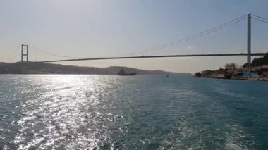 Bosofry Köprüsü. Boğaz üzerindeki asma köprü. Boğaz, Türkiye. Boğaz 'ın Panoraması