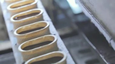 Otomatik dondurma üretimi. Dondurma üretimi. Dondurma Taşıyıcı Hattı