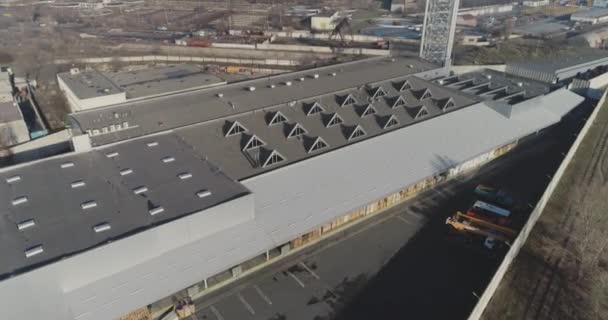 Yukarıdan modern bir depo. Endüstriyel dış. Modern sanayi binası — Stok video