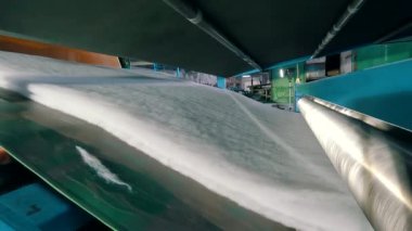 Sintepon üretim fabrikası. Syntepon üretim süreci. Sintepon yapımı.