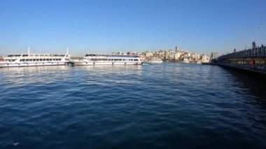 Altın Boynuz Körfezi, İstanbul 'un tarihi merkezi. Altın Boynuz Koyu 'nda tekneler, İstanbul, zaman aşımı