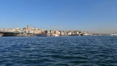 Altın Boynuz Körfezi, İstanbul 'un tarihi merkezi. Altın Boynuz Koyu 'nda tekneler, İstanbul, zaman aşımı