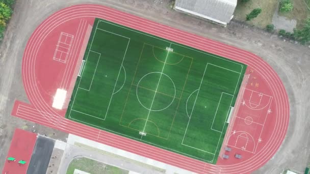 Complesso sportivo dall'alto. Stadio di calcio. Nuovo stadio di calcio drone vista — Video Stock