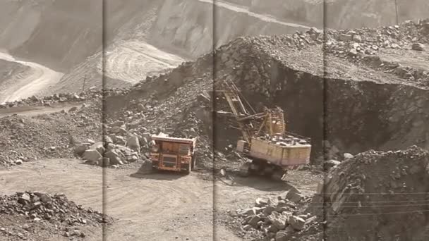 Equipo especial en cantera de mineral de hierro. Varios disparos de la cantera de mineral de hierro en un video. collage minero de carbón de varios marcos. — Vídeos de Stock