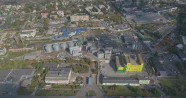 Büyük endüstriyel kompleks üst görünüm. Tahıl ambarları. Modern bitki üst görünümü