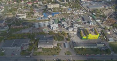 Büyük endüstriyel kompleks üst görünüm. Tahıl ambarları. Modern bitki üst görünümü