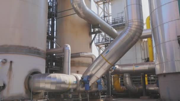 Modern industrial exterior. Pipeline in a modern factory. Factory storage tanks — Stock Video