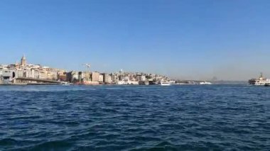 Altın Boynuz Körfezi, İstanbul 'un tarihi merkezi. Altın Boynuz Koyu 'nda tekneler, İstanbul, zaman aşımı