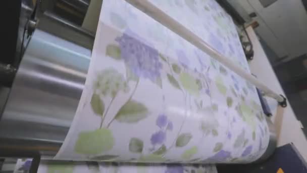 Producción de papel pintado, transportador moderno para la producción de papel pintado — Vídeos de Stock