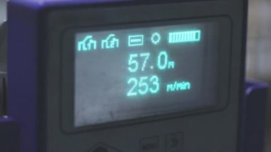 Modern bir makinenin kontrol paneli. CNC makine monitörü ekranı. Modern CNC panel makinesi. Modern cnc makinesi