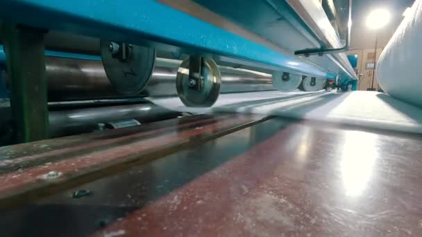 Synthetic winterizer on the conveyor line, close-up. Factory for the production of non-woven materials. Production of synthetic winterizer close-up. Syntepon manufacturing process — Stock Video
