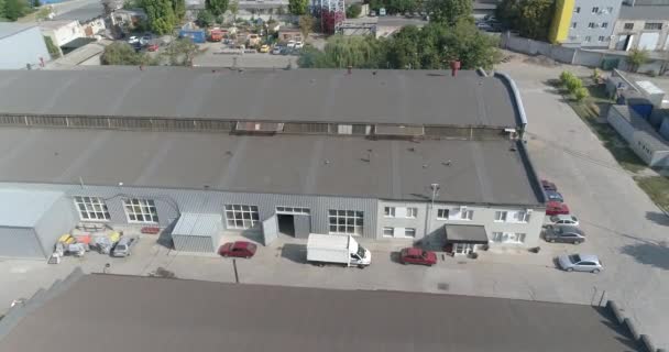 Exterior of a modern factory. Flight over a modern factory. Modern factory building top view — Video Stock