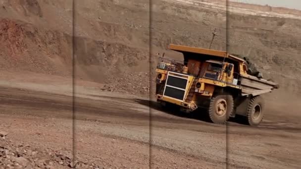 Kohlebergbau. Mehrere Frames in einem Video. Großer gelber Kipper in einem Steinbruch. Arbeit in einem großen Eisenerzbruch. Eine Auswahl von Gestellen aus einem Eisenerzbruch — Stockvideo