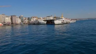 İstanbul seti. İstanbul 'da toprak seti. Tekneden İstanbul seti manzarası var. İstanbul kentsel alanı