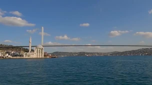 Bosofry brug. Schorsbrug over de Bosporus. Bosporus, Turkije. Panorama van de Bosporus — Stockvideo