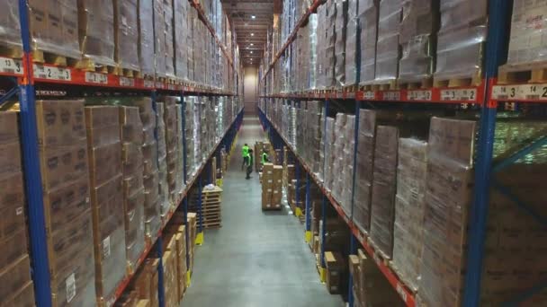 Forklift in a large warehouse. Work in a modern warehouse. Large modern warehouse. — Stock Video