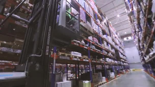 Forklift in a modern warehouse. Warehouse of a large company. Active work in the warehouse. Warehouse work. — Wideo stockowe