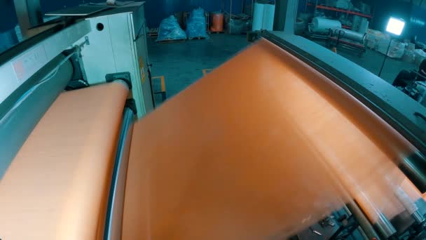 Máquina de Spunbond. Proceso de producción de Vliseline. Producción de Spunbond. Fábrica para la producción de Spunbond. — Vídeo de stock