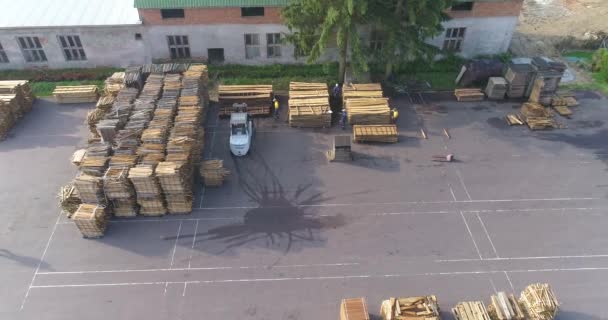 Forklift transport timber through the factory. A flight over a woodworking factory. Large woodworking factory top view. General plan of a modern furniture factory — Stock Video