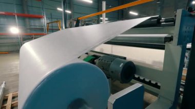 Fabrikada tarım lifleri üretiliyor. Taşıyıcı hattında Agrofiber var. Agrofiber üretim süreci