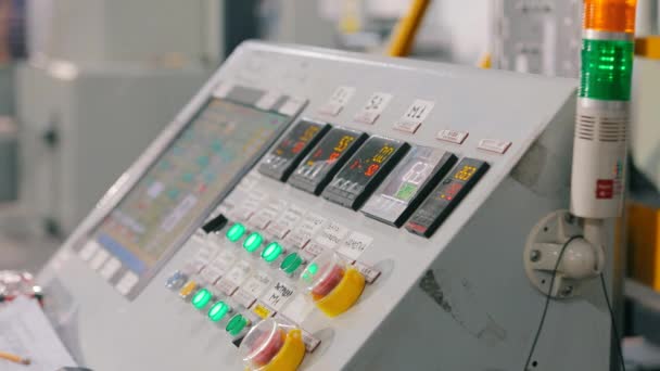 Panel de control de una máquina moderna. Máquina de panel CNC moderna. Máquina cnc moderna — Vídeo de stock