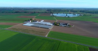 Avrupa tarımı, bakımlı tarlalar, üst görünüm, renkli tarlalar..