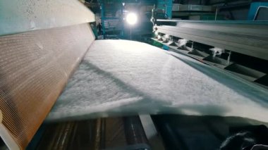 Sintepon yapımı. Sintepon üretim fabrikası. Syntepon üretim süreci.