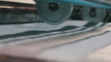 Dokumasız malzemelerin üretimi. Sentetik kışlık üretim fabrikası. Syntepon üretim süreci.