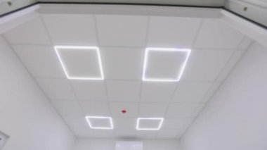 Modern laboratuvar. Modern tıp laboratuarı. Modern tıp laboratuarının içi.