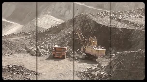 Mineração Carvão Vários Quadros Vídeo Camião Amarelo Numa Pedreira Trabalhar — Vídeo de Stock