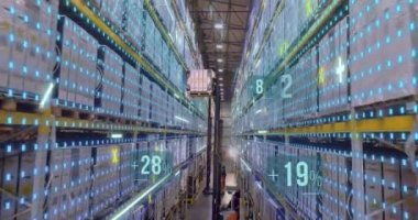 Depoda modern bir forklift. Modern teknolojilerin görselleştirilmesi. Grafikleri olan modern bir depoda forklift..