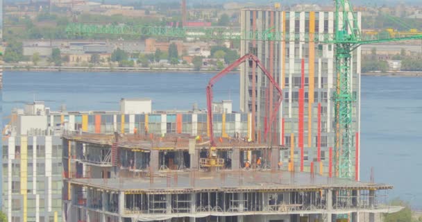 Lavori Nel Cantiere Edificio Più Piani Lavoratori Costruiscono Una Casa — Video Stock