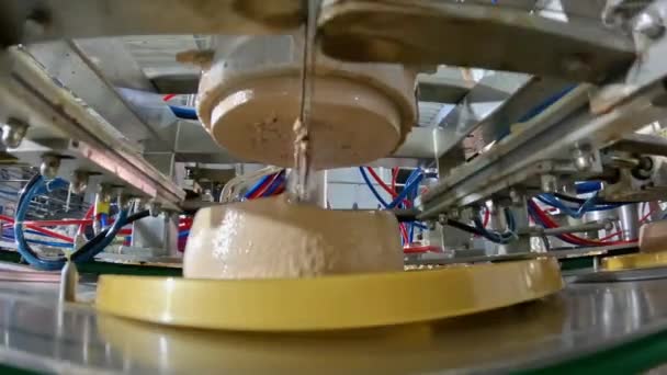 Producción Automatizada Helados Transportador Automatizado Para Crear Pastel Helado Helado — Vídeos de Stock